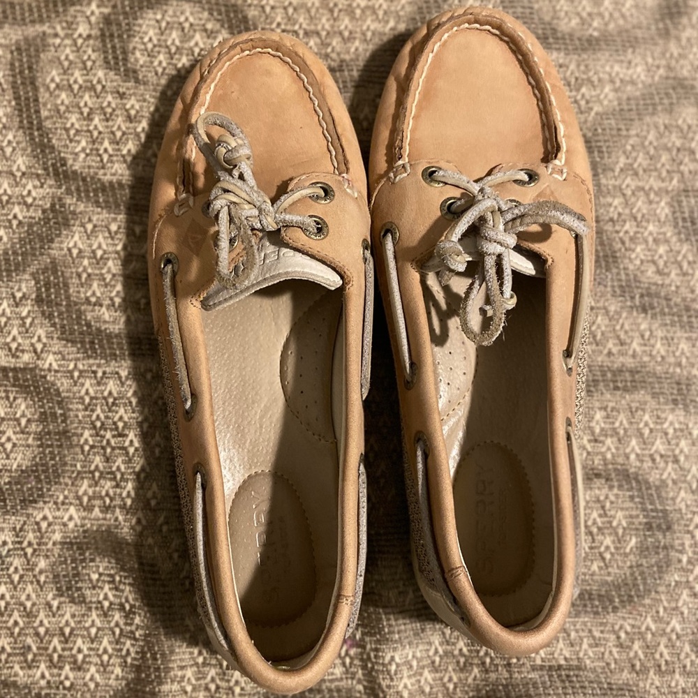 woman’s sperrys